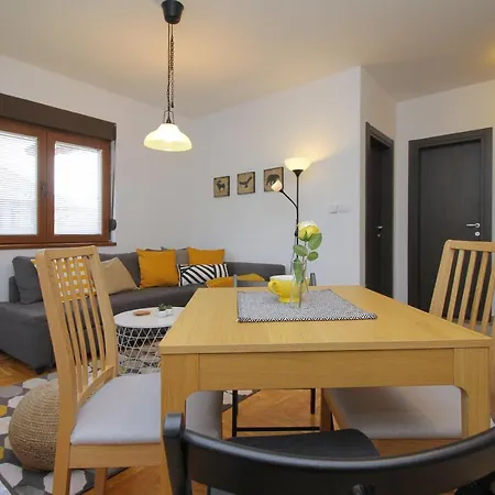Kaja Apartamento *